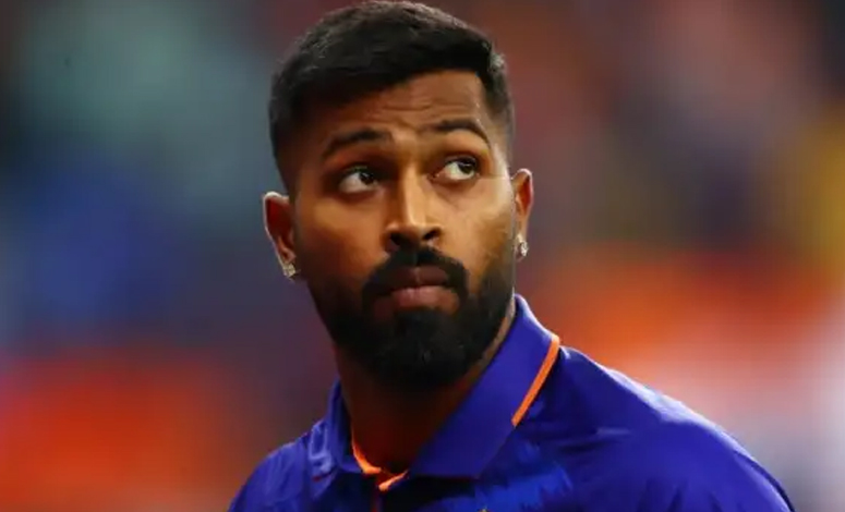 WATCH: Hardik Pandya yells 'ga** marwa rahe ho udhar' while asking for ...