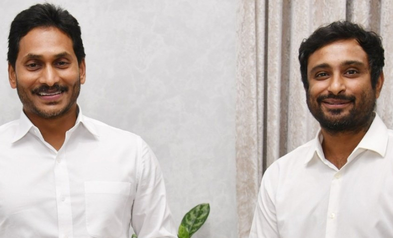 Ambati Rayudu with YS Jagan Mohan Reddy