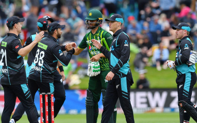 New Zealand defeat Pakistan